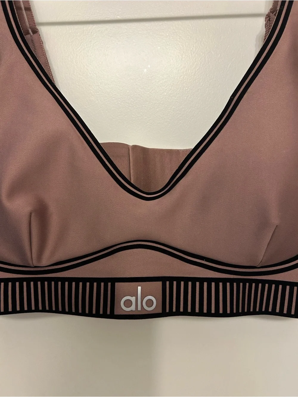 NWOT ALO Yoga Airlift Line Up Bra in Brownstone